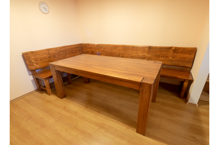 Jídelní stůl s přiznaným podnožím - Smrk - Jídelní stůl s přiznaným podnožím - Smrk