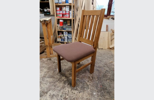 Jídelní židle - klasik s čalouněným sedákem